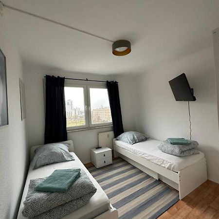 Ideal Fuer Monteure 2 Zimmer Apartment Mit Kueche, Waschmaschine, Bad, Wifi, Flat Tv Usw Halle  Ngoại thất bức ảnh